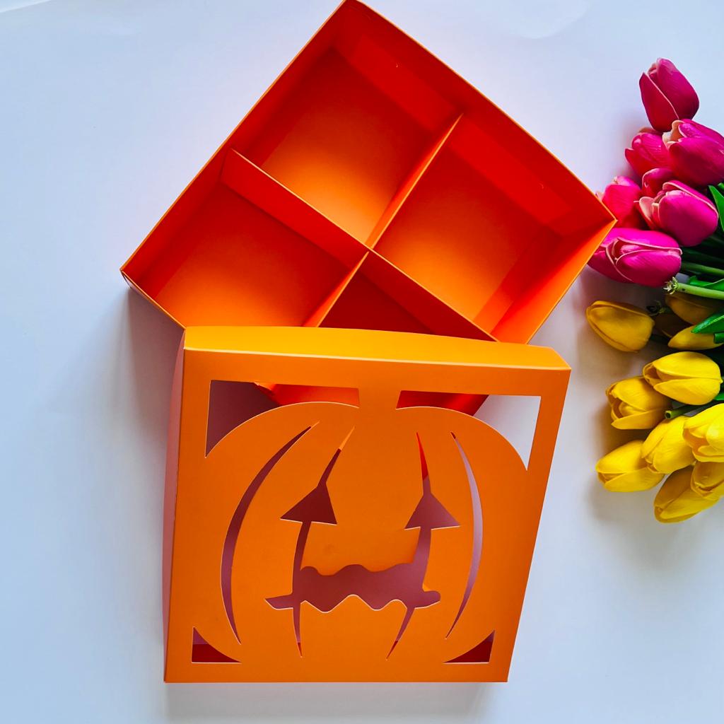 21x21x8 Pencereli Karton Kutu-Halloween 4 Bölmeli — galeri görseli